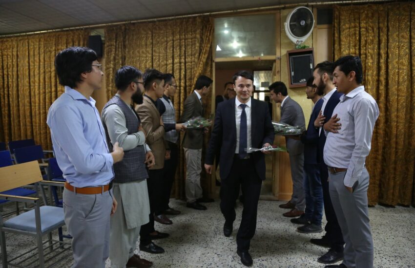برنامه جشن روز معلم و معارفه ورودی های جدید در دانشگاه کاتب برگزار شد.