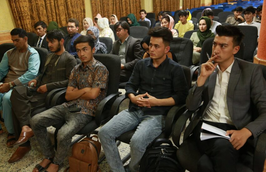 کنفرانس دانشجویی “سیاست ترامپ در خاورمیانه، شرق آسیا و افغانستان” در تاریخ 29 جوزا در سالن اجتماعات شعبه برچی برگزار گردید.