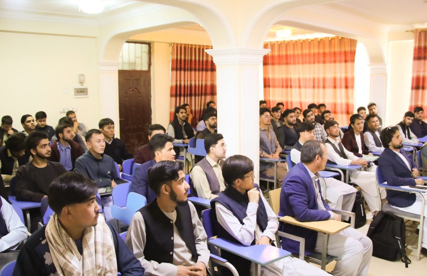 سمینار دانشجویی دانشکده اقتصاد دانشگاه کاتب برگزار گردید.