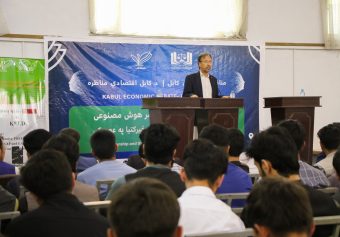 مناظره علمی با عنوان “کارآفرینی و بازار کار در عصر هوش مصنوعی” برگزار گردید.