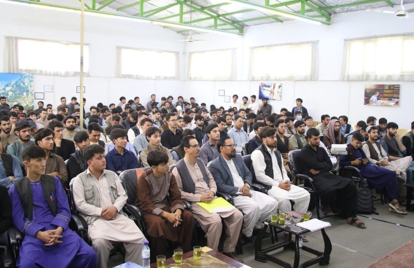 سمینار آگاهی‌دهی از اضرار مواد مخدر در جامعه در تاریخ 30/۰۶/۱۴۰۴ در دانشگاه کاتب برگزار گردید.